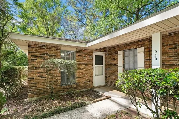 $1,600 | 910 West 10th Avenue, Covington, LA 70433
