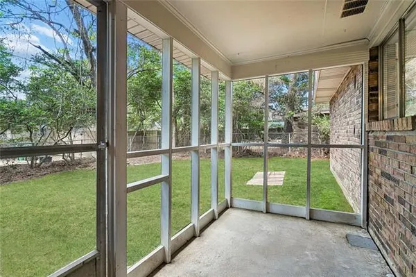 $1,600 | 910 West 11th Avenue, Covington, LA 70433
