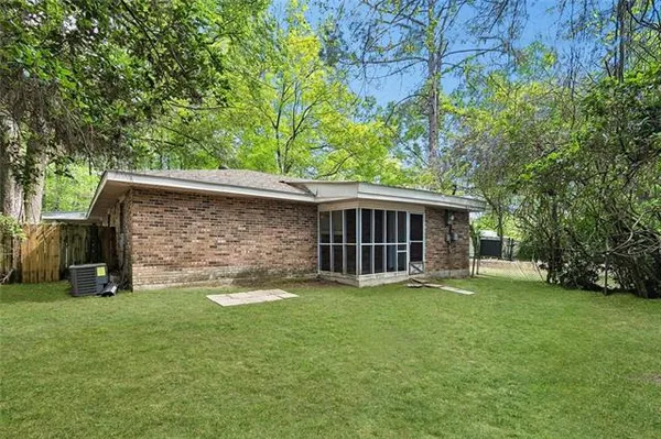 $1,600 | 910 West 10th Avenue, Covington, LA 70433