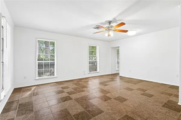 $1,600 | 910 West 11th Avenue, Covington, LA 70433