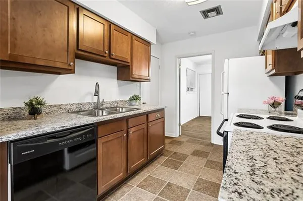 $1,600 | 910 West 10th Avenue, Covington, LA 70433