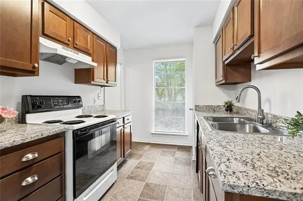 $1,600 | 910 West 10th Avenue, Covington, LA 70433