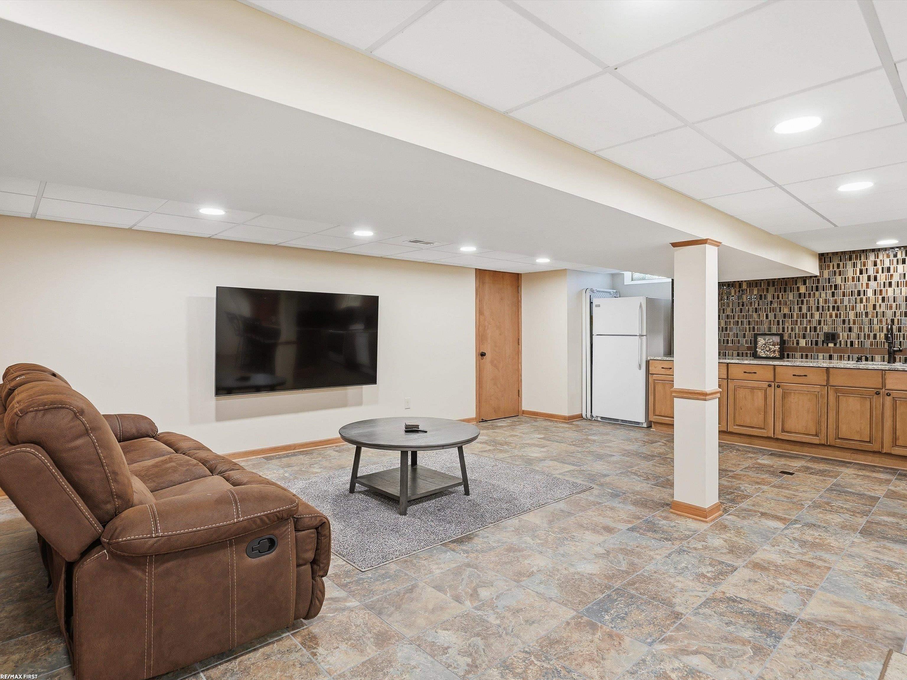 47431 Kathleen Road Macomb, MI 48044 - Photo 38 of 50