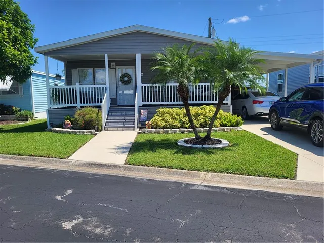 a view of garden with patio