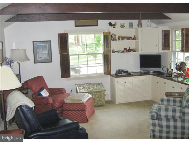 6154 Parkside Road Flourtown, PA 19031 - Photo 10 of 20 Family Room