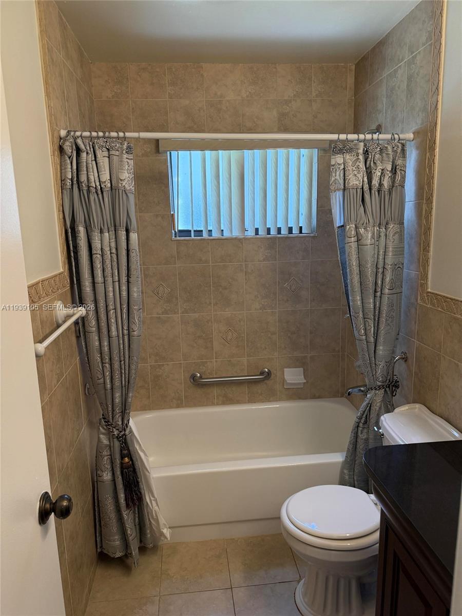 7808 Northwest 60th Street Tamarac, FL 33321 - Photo 24 of 26 a bathroom with a sink a toilet and a bathtub