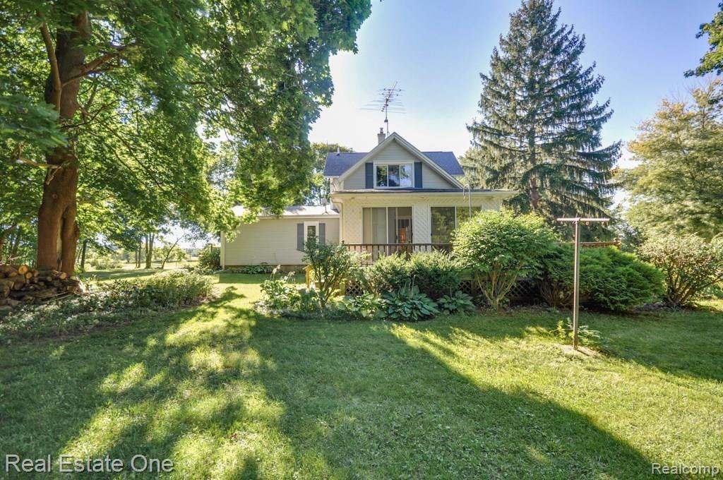 11498 Oak Grove Road Howell, MI 48855 - Photo 5 of 37 DSC_0025.jpg