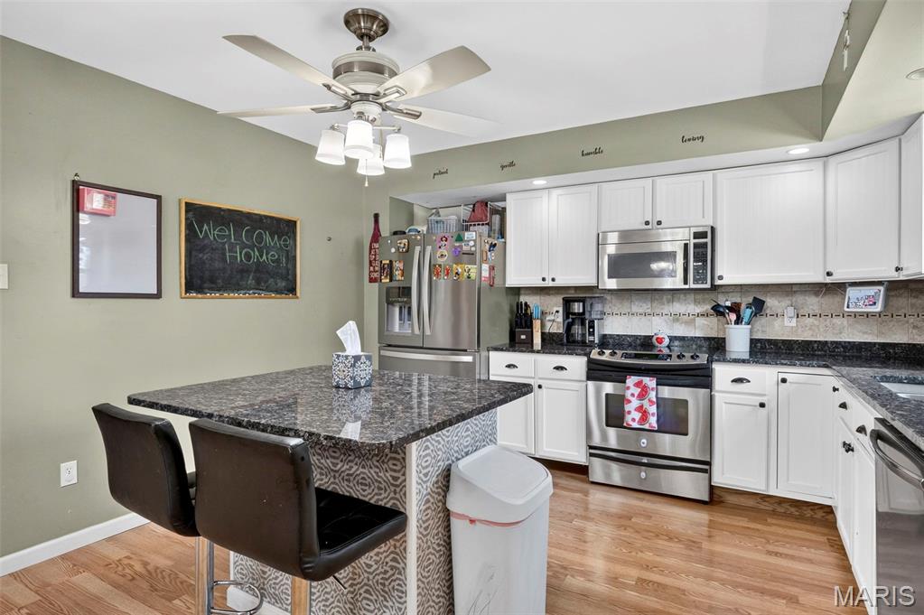 18 Roland Lane St. Peters, MO 63376 - Photo 5 of 38