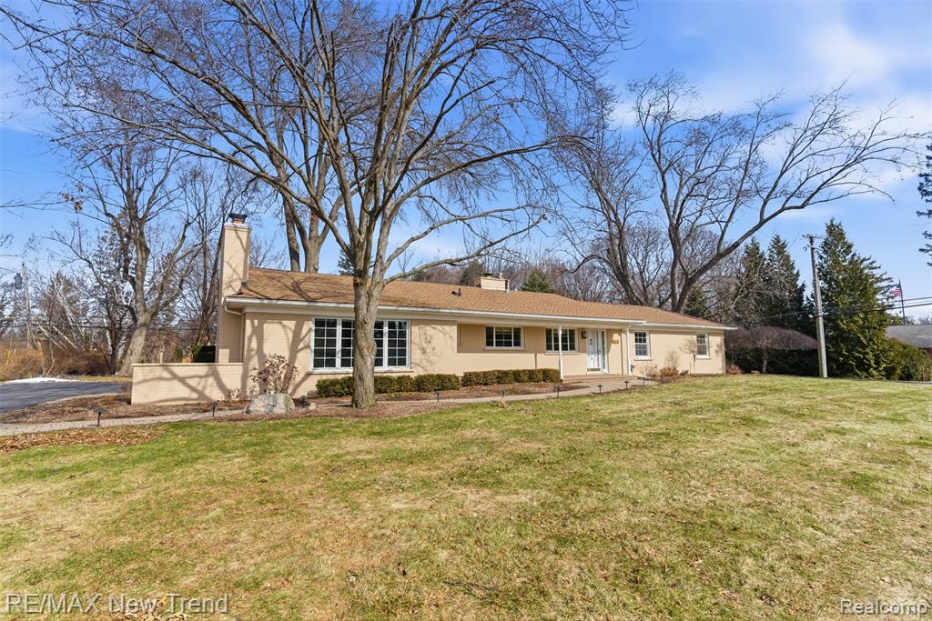1043 Westview Road Bloomfield Hills, MI 48304 - Photo 4 of 43