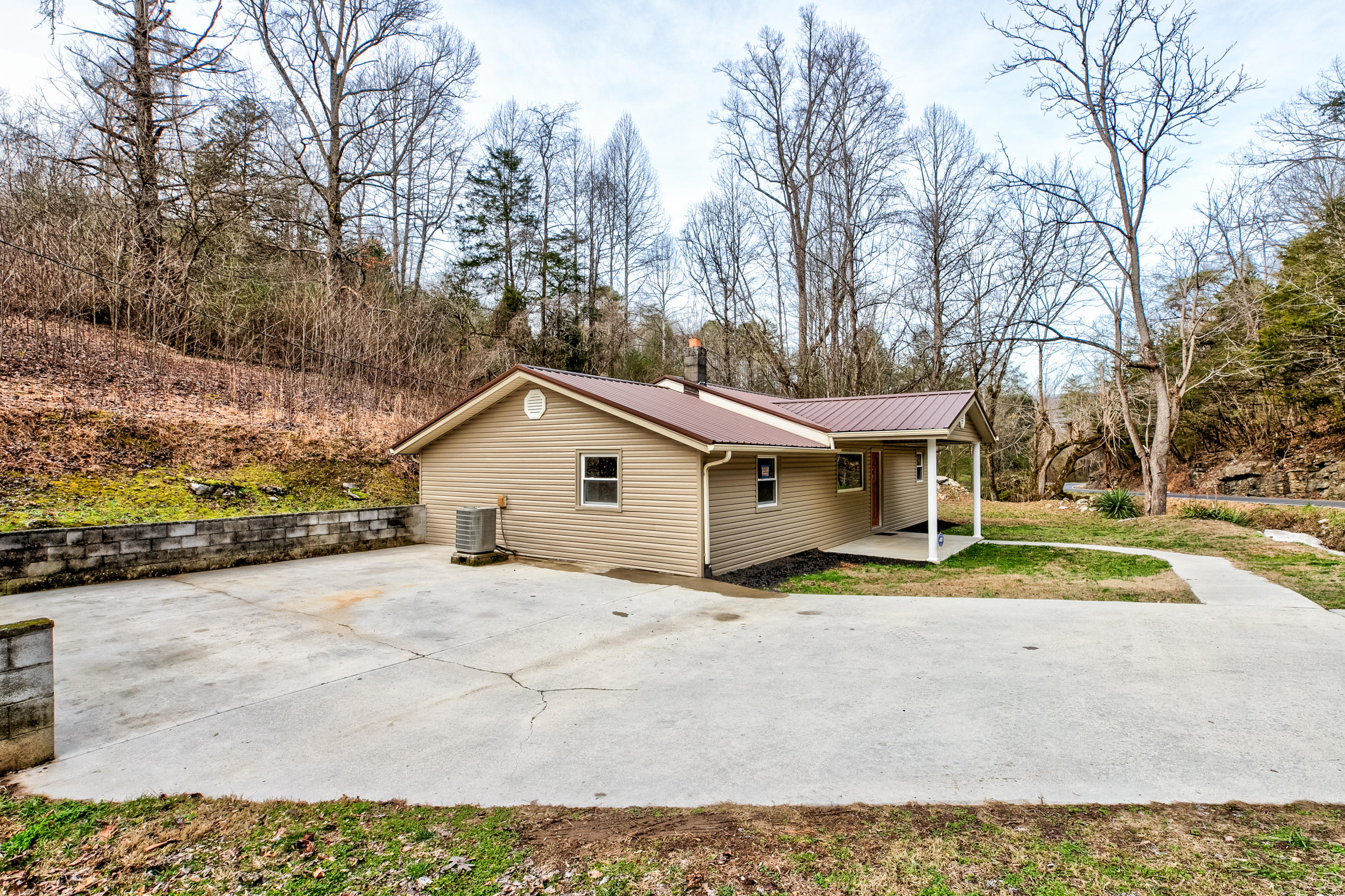 670 Bethlehem Road La Follette, TN 37766 - Photo 5 of 28 670 Bethlehem Road-19