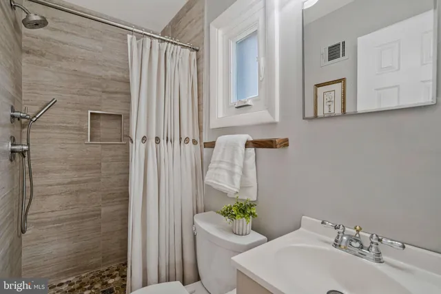 $625,000 | 98 South Iris Street, Alexandria, VA 22304