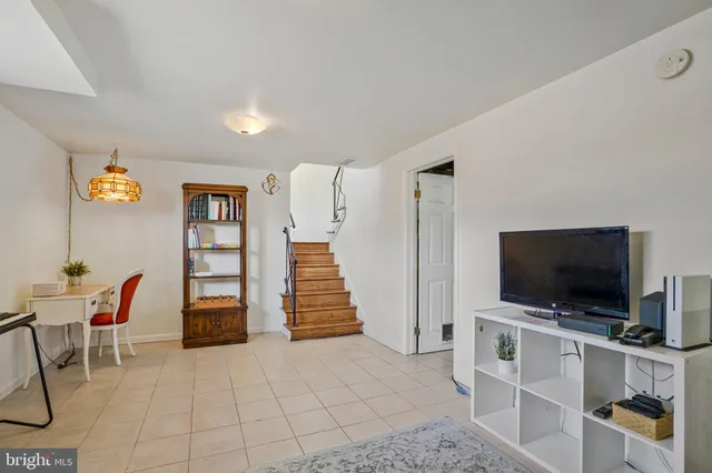 $625,000 | 98 South Iris Street, Alexandria, VA 22304