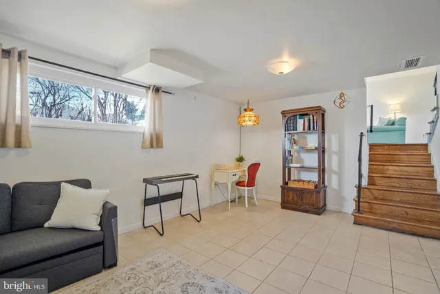 $625,000 | 98 South Iris Street, Alexandria, VA 22304