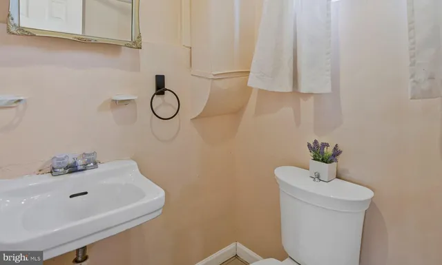 $625,000 | 98 South Iris Street, Alexandria, VA 22304