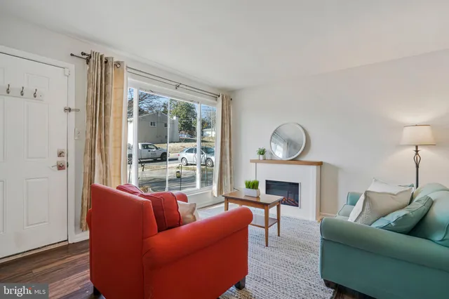 $625,000 | 98 South Iris Street, Alexandria, VA 22304