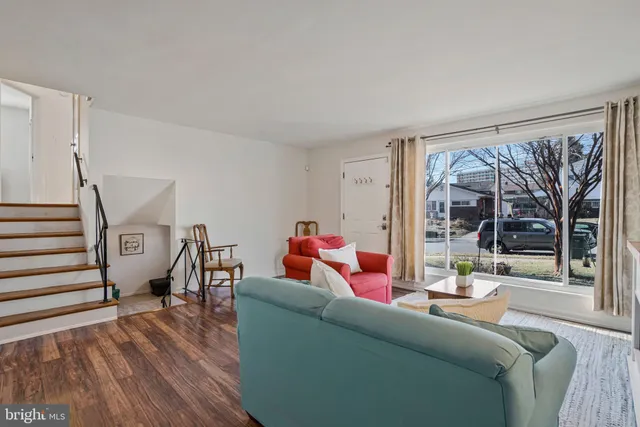 $625,000 | 98 South Iris Street, Alexandria, VA 22304