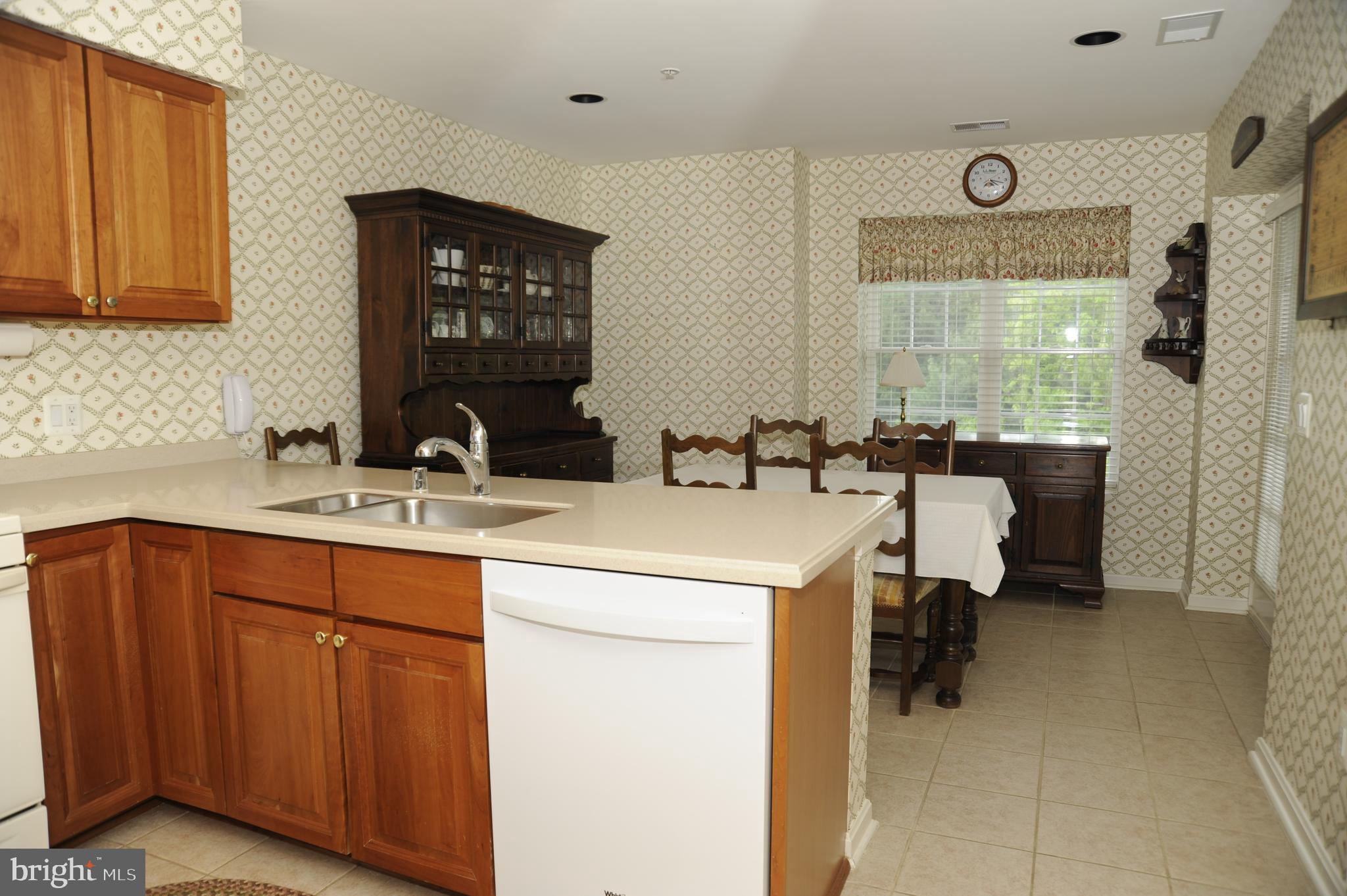12330 Rosslare Ridge Road, Unit 408 Lutherville-Timonium, MD 21093 - Photo 21 of 35 Kitchen with informal dining area