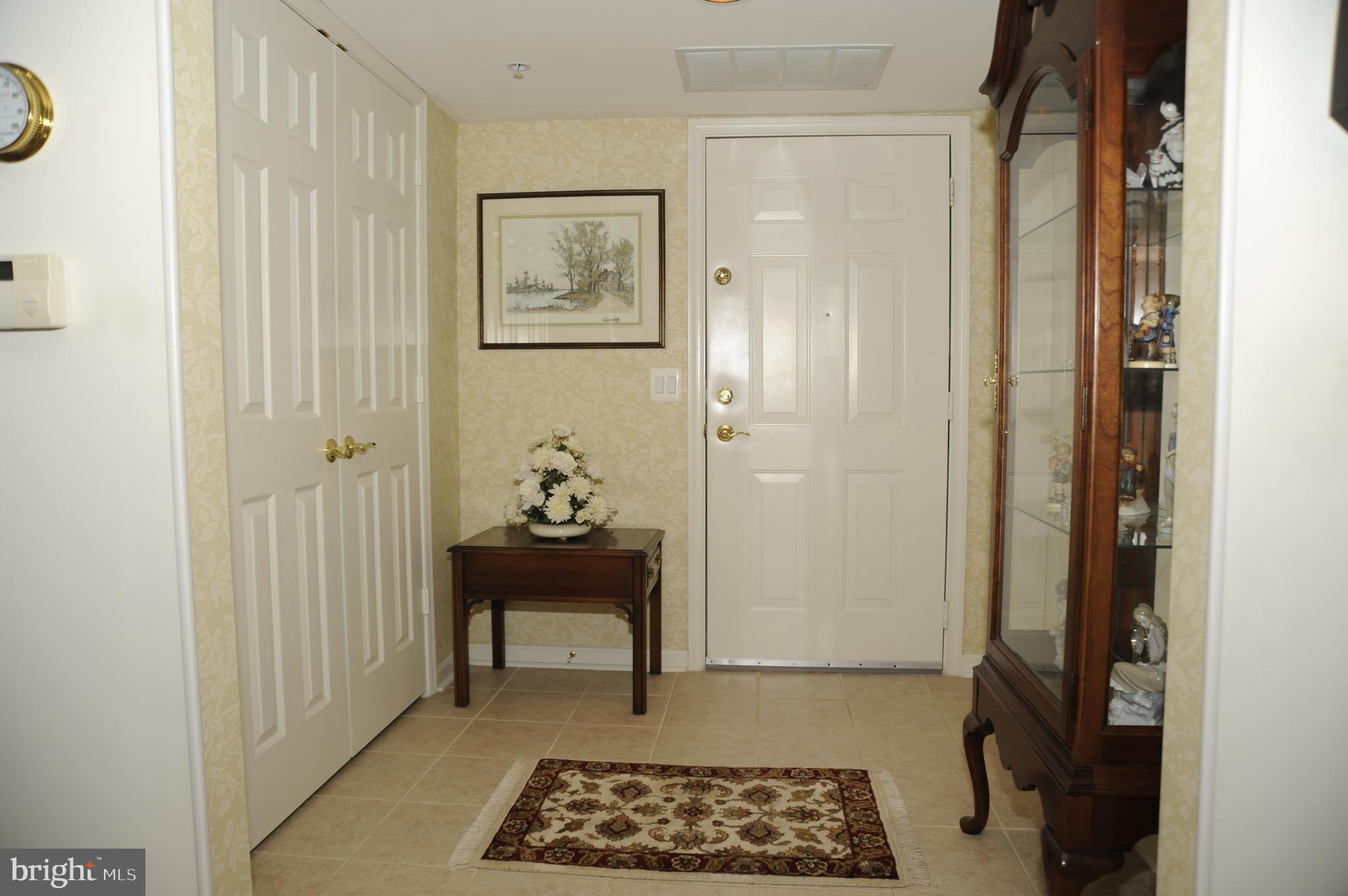 12330 Rosslare Ridge Road, Unit 408 Lutherville-Timonium, MD 21093 - Photo 8 of 35 Spacious entrance foyer into your new home!