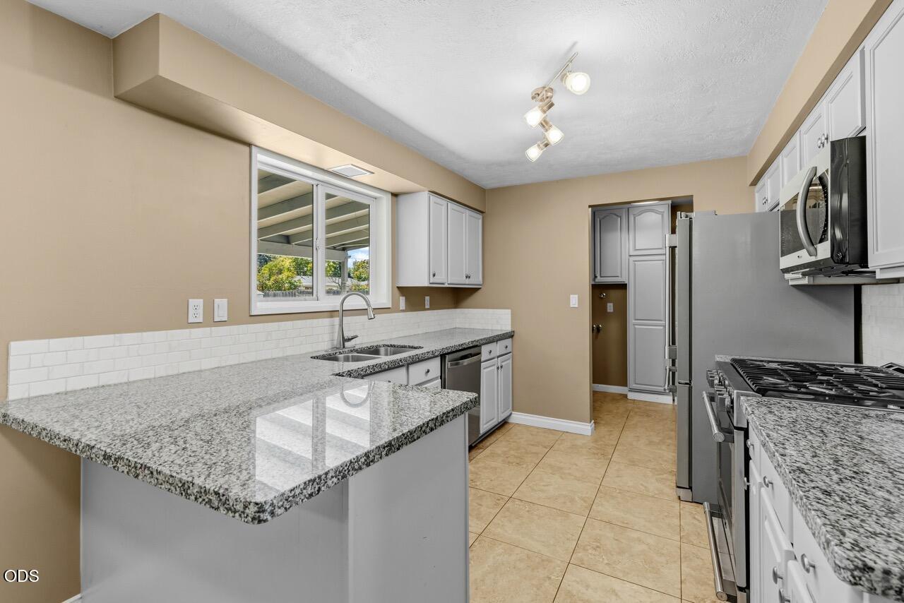 106 Victoria Way Central Point, OR 97502 - Photo 8 of 32 Gallery Image 8