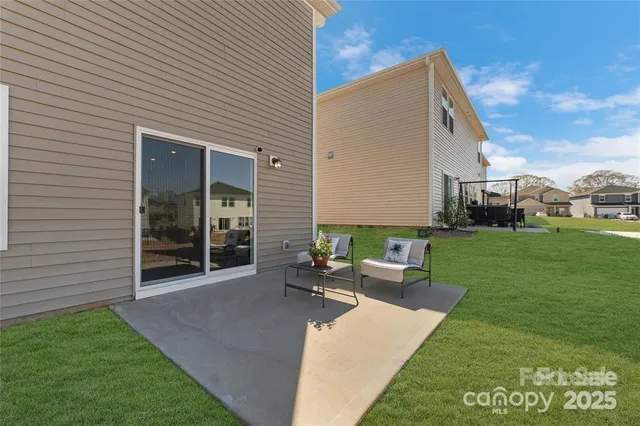 a view of a house with backyard porch and garden