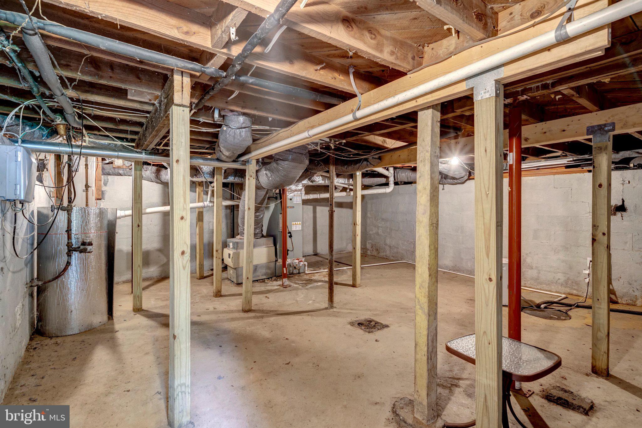 11520 Popes Head Road Fairfax, VA 22030 - Photo 36 of 46 Dry storage, sump pump, dehumidifier + systems