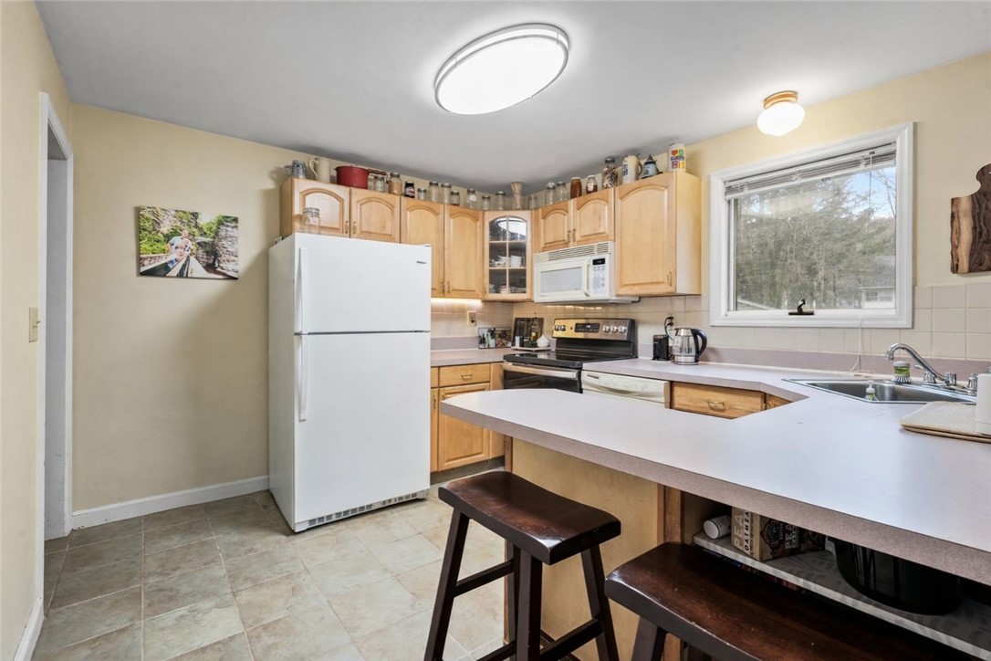 108 Martha Road Vestal, NY 13850 - Photo 17 of 34 Kitchen