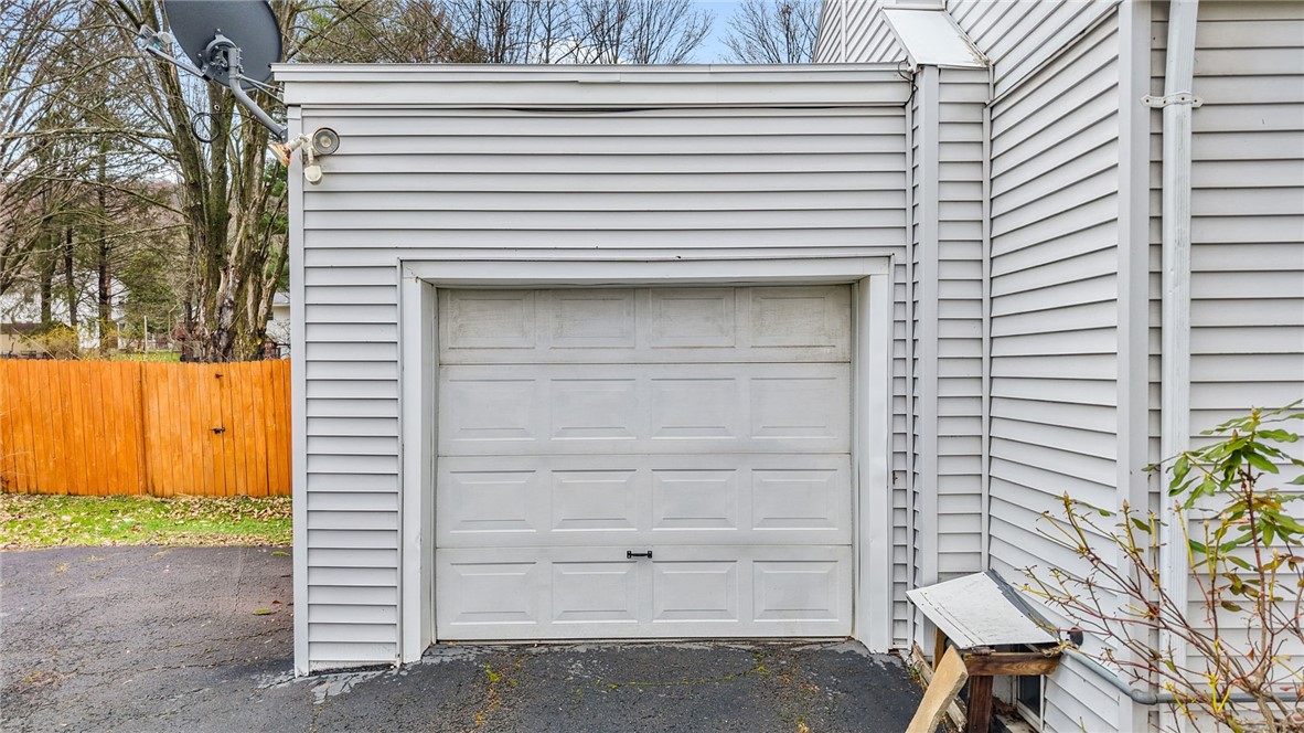 108 Martha Road Vestal, NY 13850 - Photo 5 of 34 One Car Garage