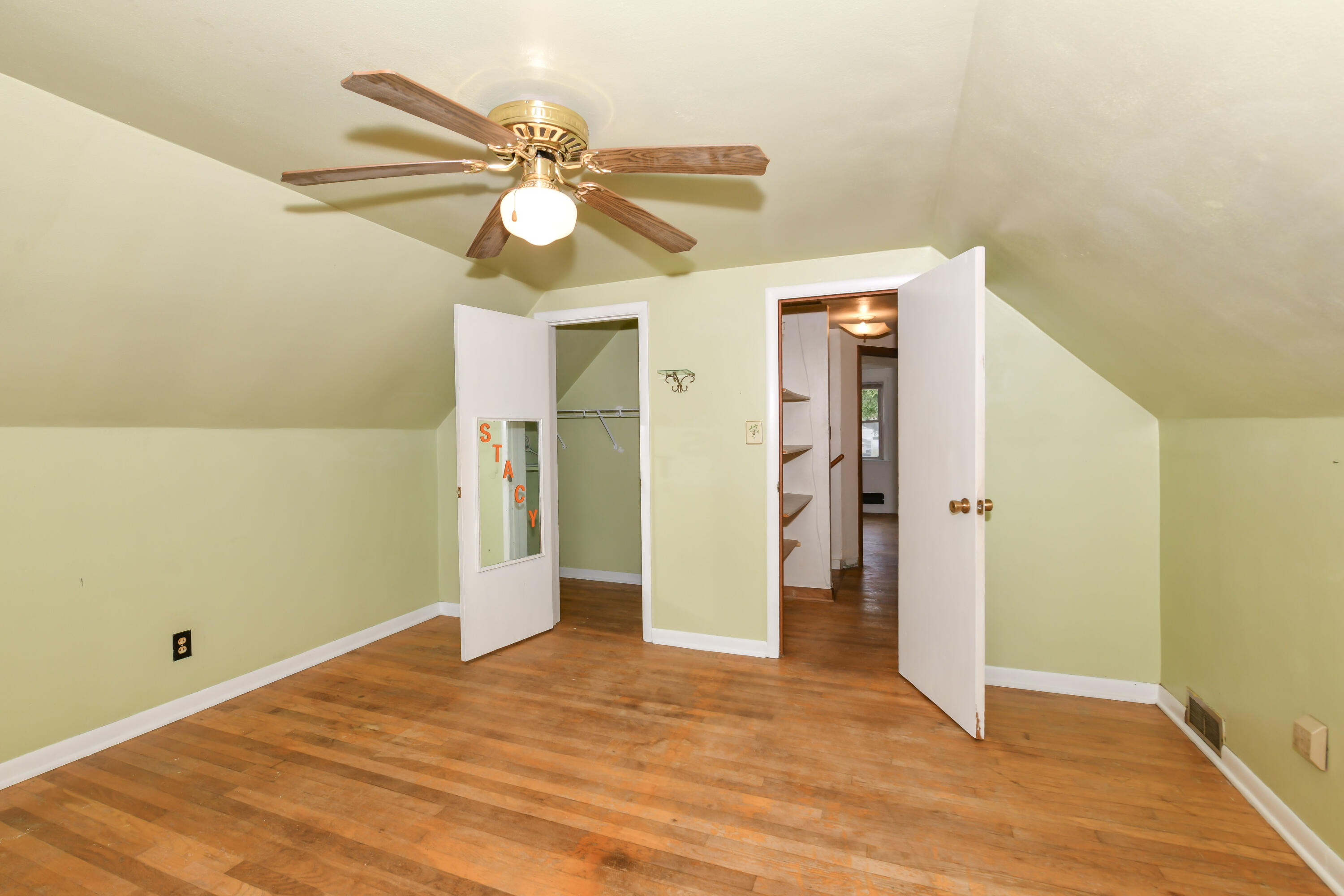 1509 Illinois Street Racine, WI 53405 - Photo 18 of 35 2nd Bedroom