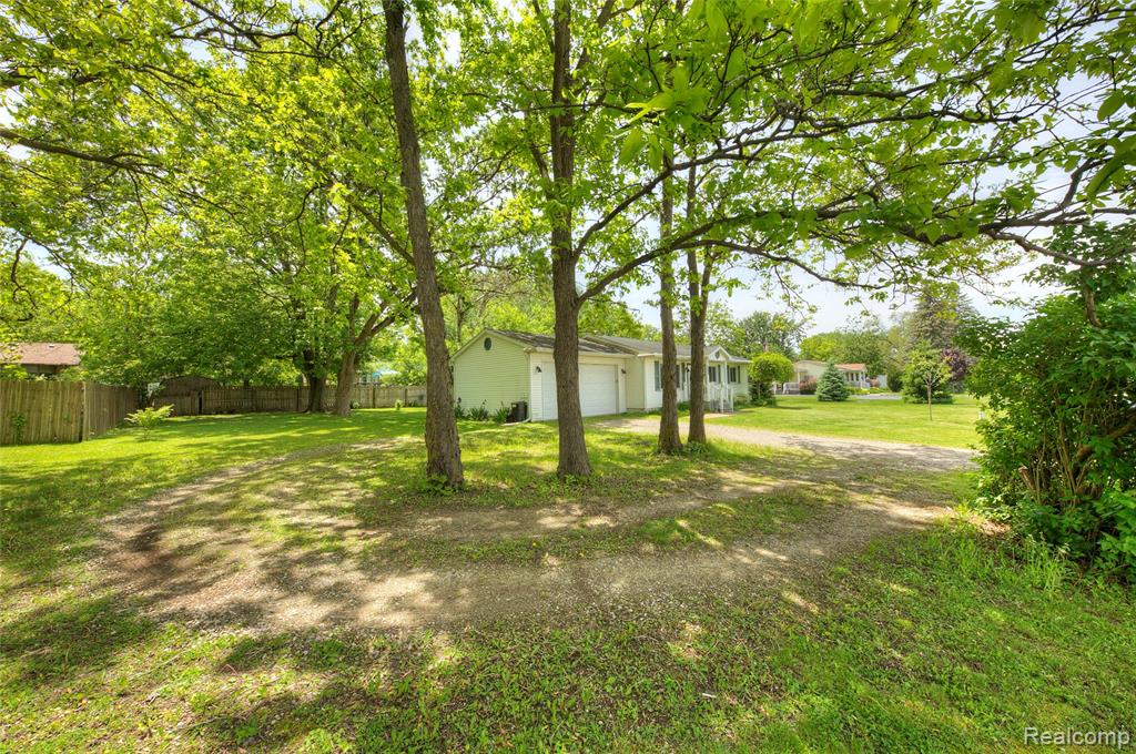 2470 East Highland Road Howell, MI 48843 - Photo 22 of 23