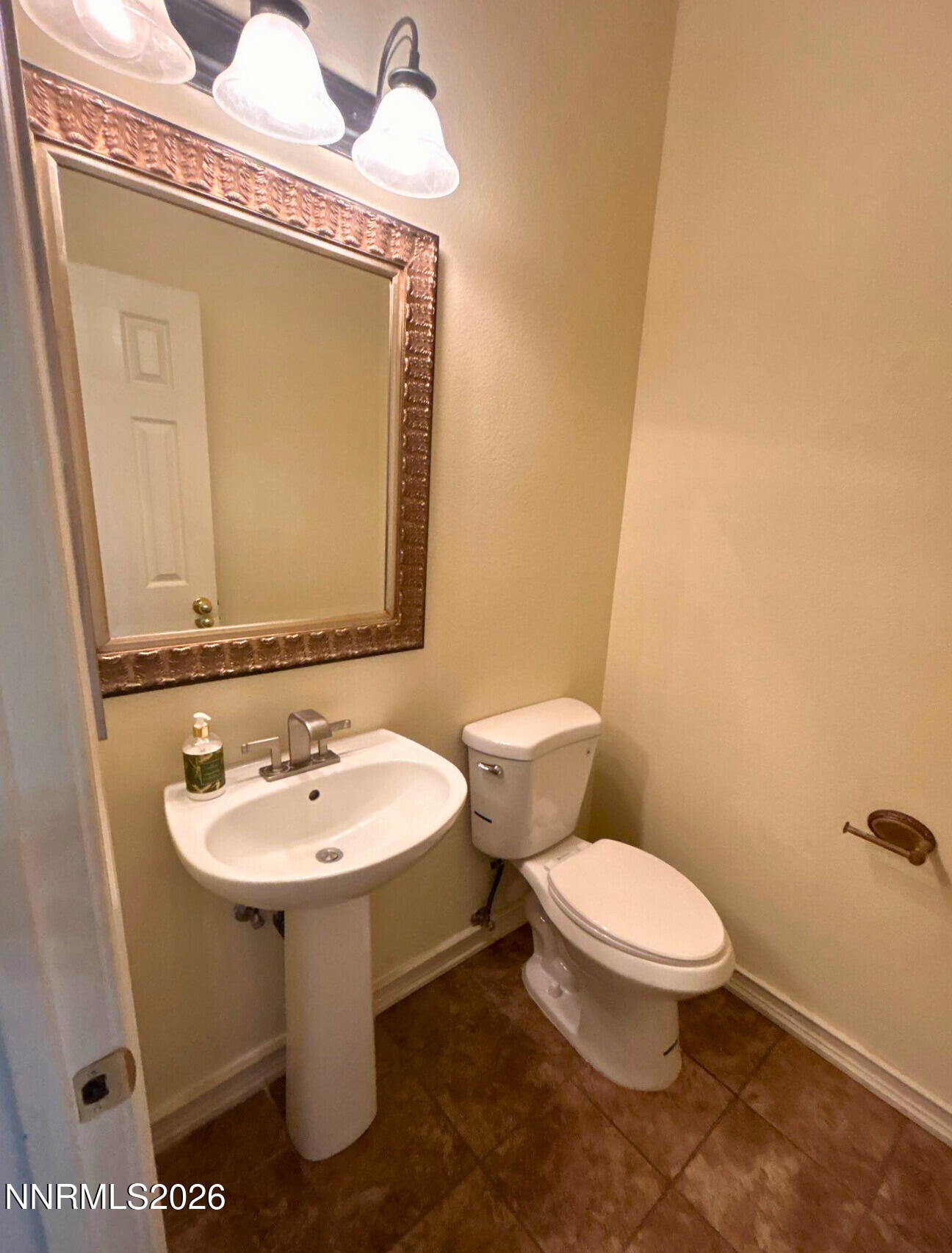 9535 Comanche Moon Drive Reno, NV 89521 - Photo 10 of 20 a bathroom with a toilet sink and mirror