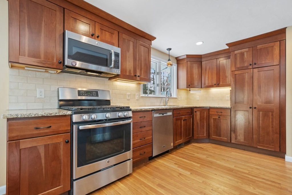 11 Magnolia Road Sudbury, MA 01776 - Photo 10 of 36 Gallery Image 10