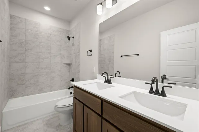 $499,175 | 951 Richard Pittmon Drive, DeSoto, TX 75115