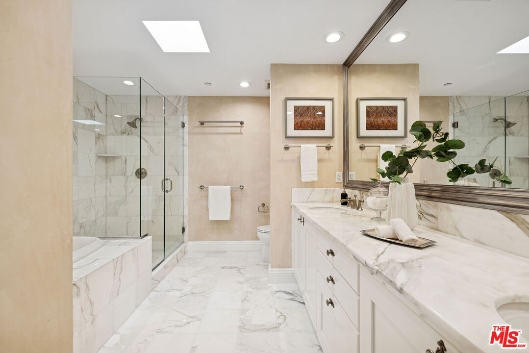 261 South Reeves Drive, Unit PH3 Beverly Hills, CA 90212 - Photo 11 of 23