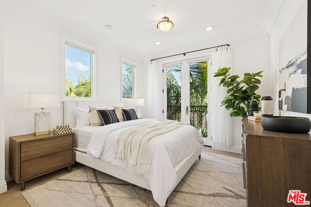 261 South Reeves Drive, Unit PH3 Beverly Hills, CA 90212 - Photo 13 of 23