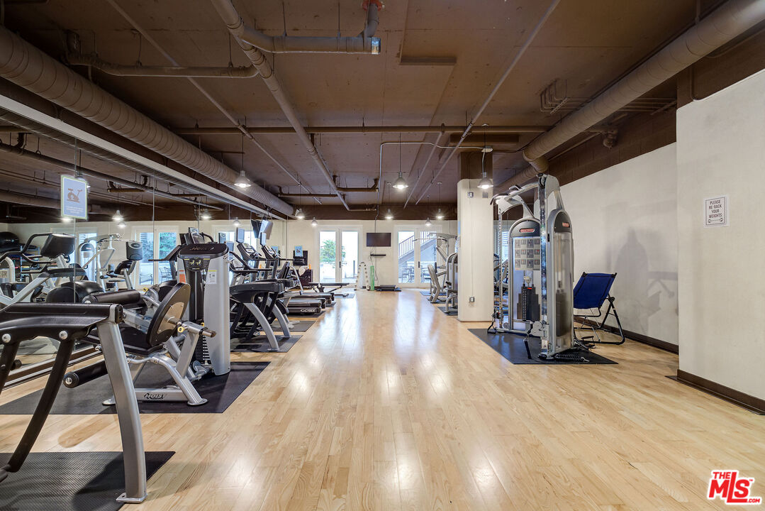 261 South Reeves Drive, Unit PH3 Beverly Hills, CA 90212 - Photo 17 of 23