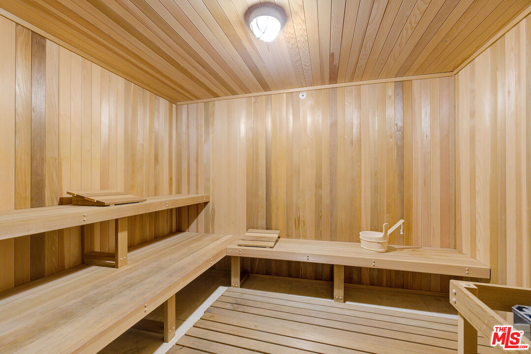 261 South Reeves Drive, Unit PH3 Beverly Hills, CA 90212 - Photo 18 of 23