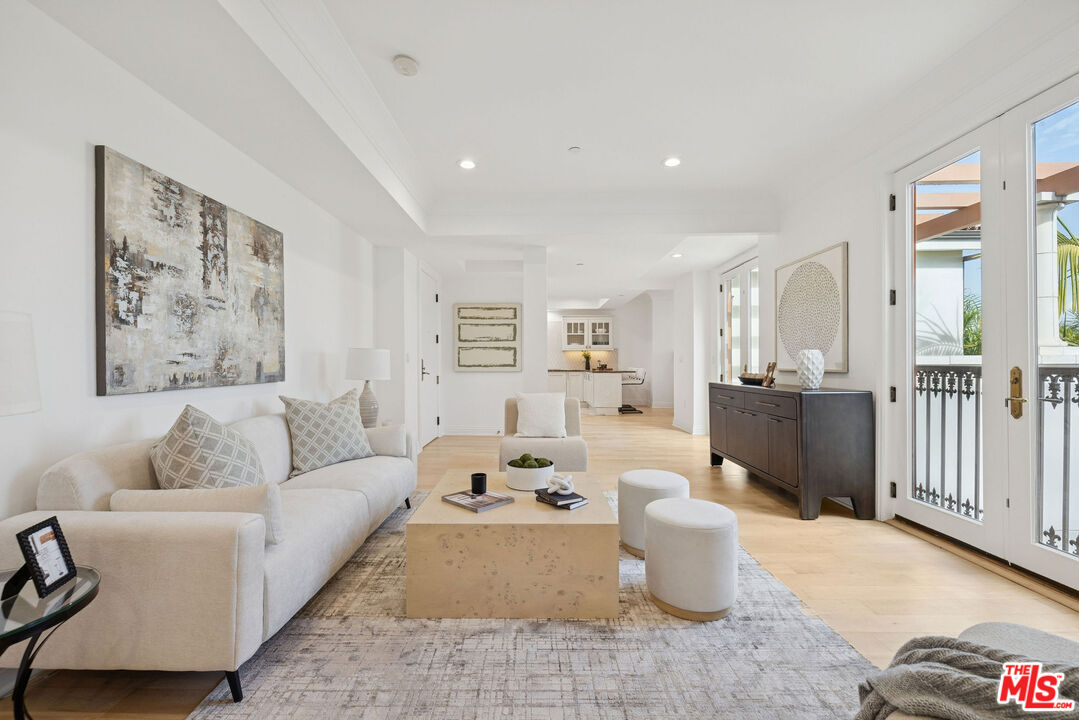 261 South Reeves Drive, Unit PH3 Beverly Hills, CA 90212 - Photo 4 of 23