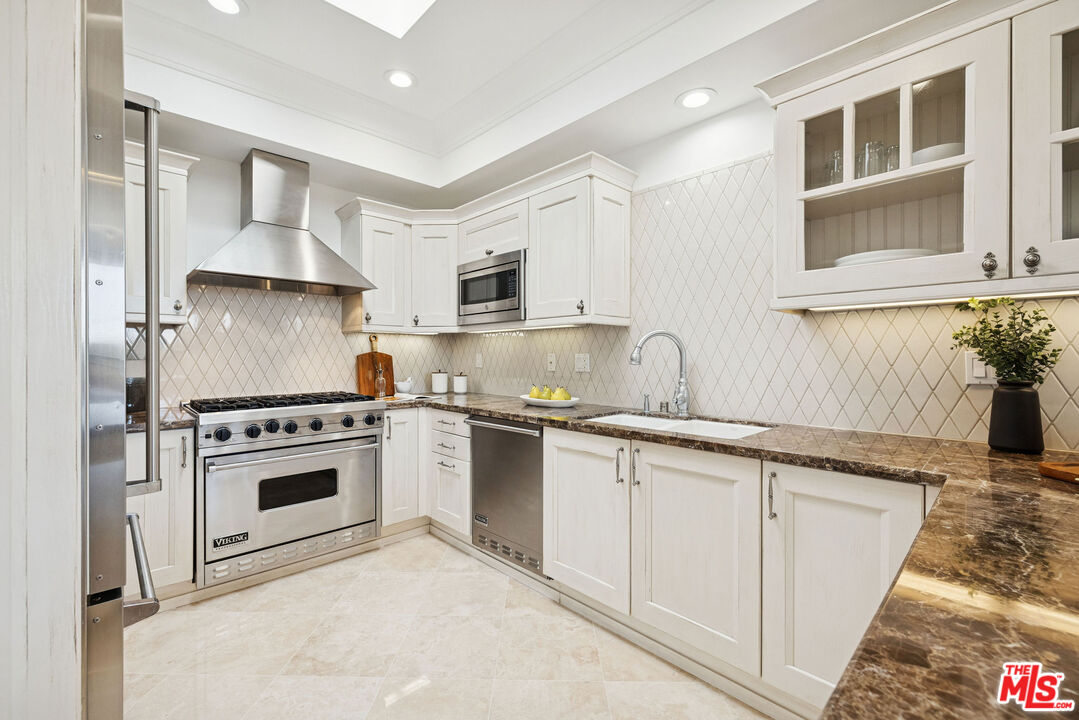 261 South Reeves Drive, Unit PH3 Beverly Hills, CA 90212 - Photo 6 of 23