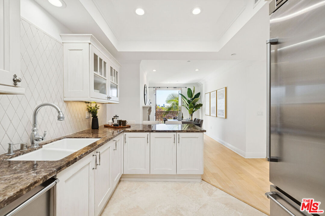 261 South Reeves Drive, Unit PH3 Beverly Hills, CA 90212 - Photo 7 of 23