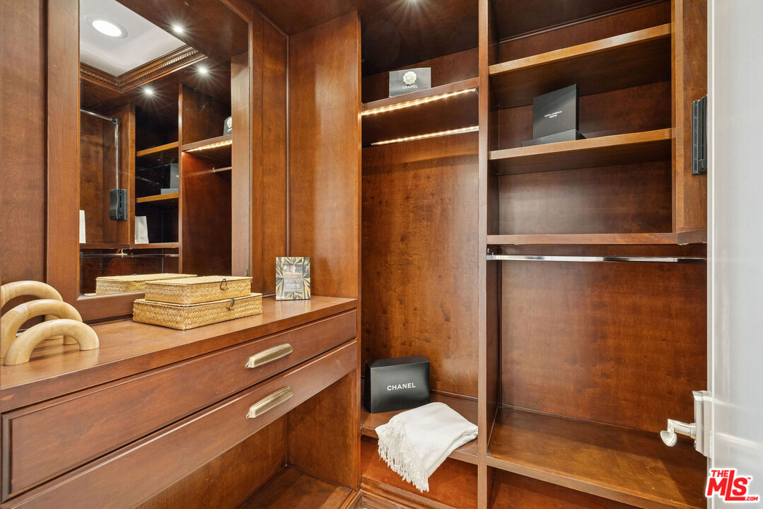 261 South Reeves Drive, Unit PH3 Beverly Hills, CA 90212 - Photo 10 of 23