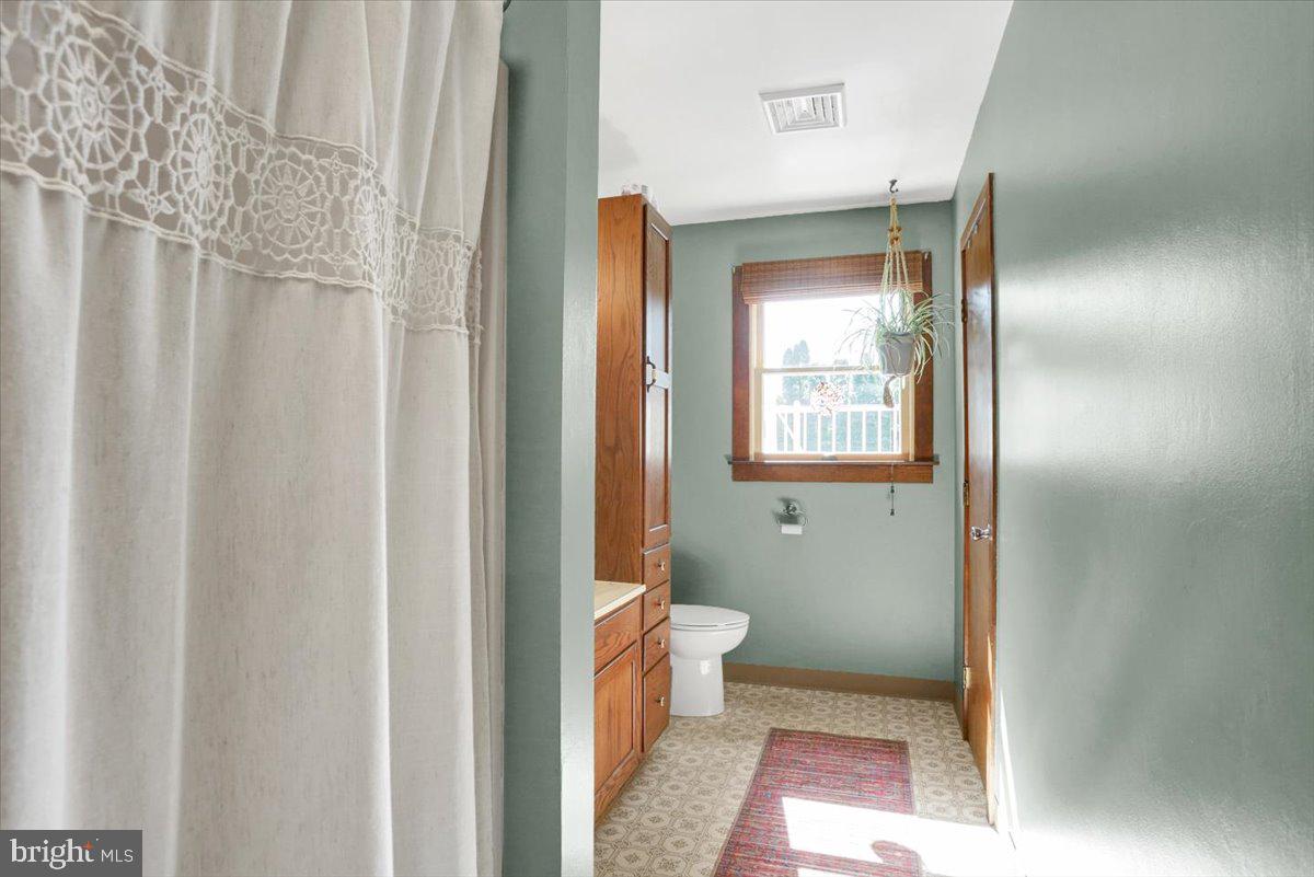 799 Gibraltar Road Reading, PA 19606 - Photo 19 of 35 Full bath with tub & shower