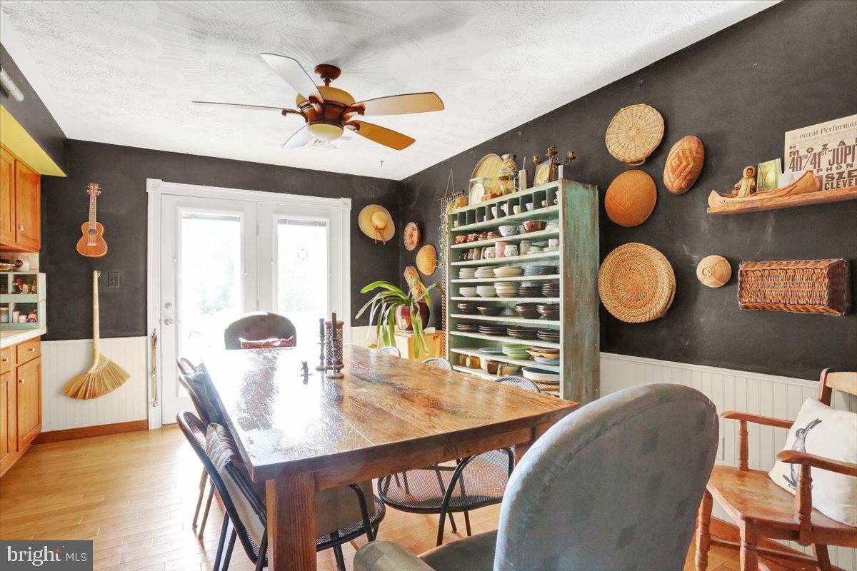 799 Gibraltar Road Reading, PA 19606 - Photo 7 of 35 Large dining room overlooking the huge back yard!