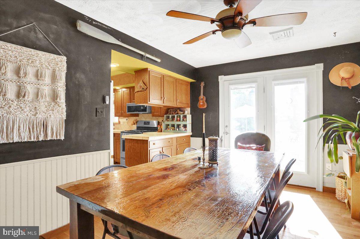799 Gibraltar Road Reading, PA 19606 - Photo 8 of 35 Have conversations here while meals are prepared!