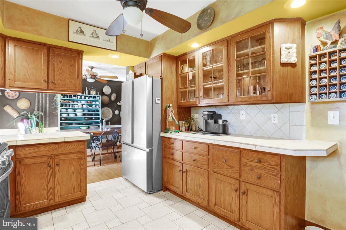 799 Gibraltar Road Reading, PA 19606 - Photo 9 of 35 Loads of cabinets & great fridge in this kitchen!