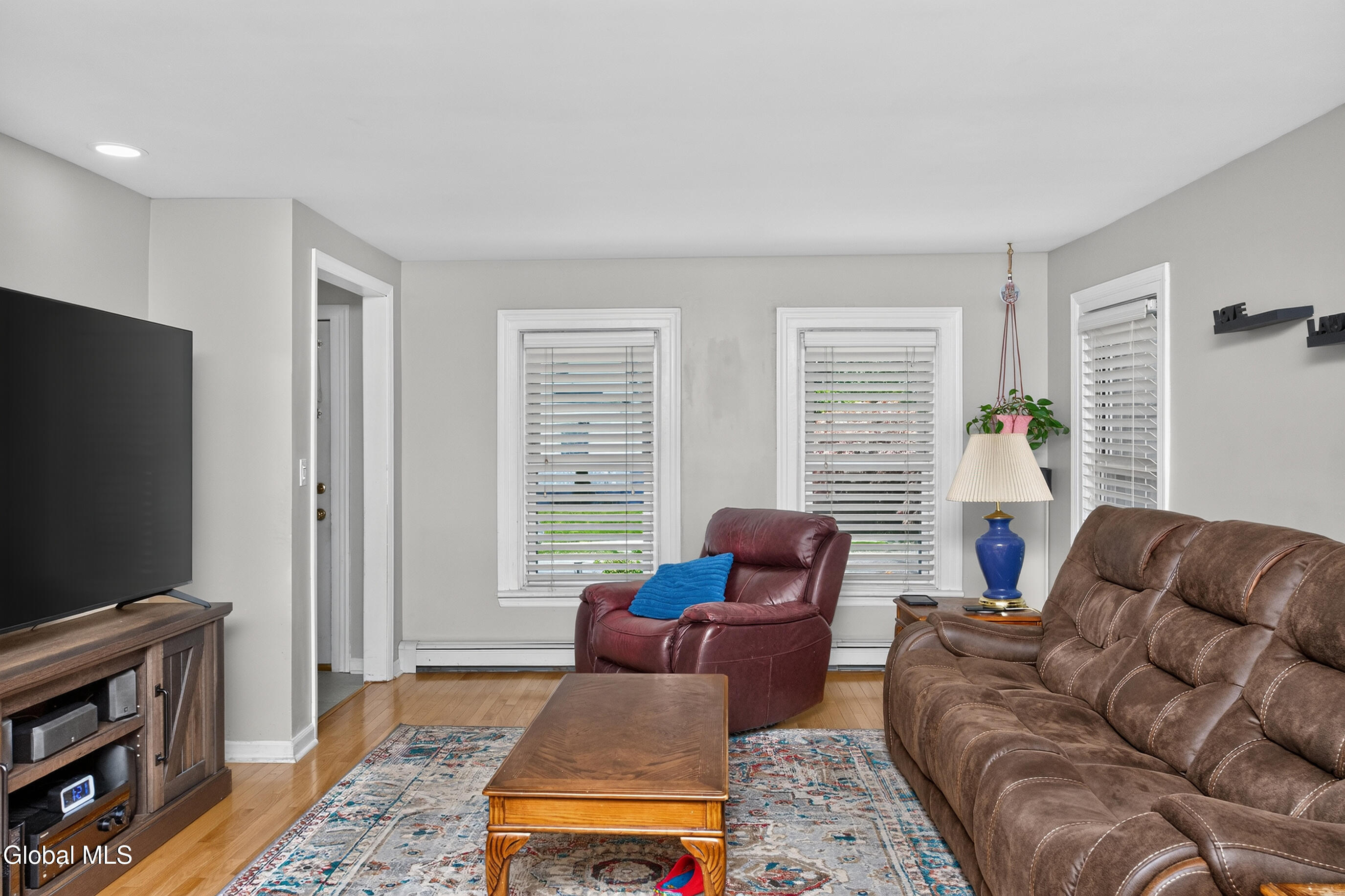 809 Thompson Street Schenectady, NY 12306 - Photo 4 of 37 032-809-Thompson-St-Schenectady-NY-12306