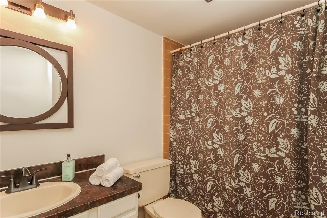 5650 Warren Road Ann Arbor, MI 48105 - Photo 49 of 70 050-Bathroom-2737486-medium.jpg