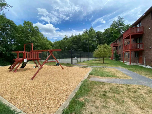 $2,205 | 29 Capron Road, Unit 18, Milford, NH 03055