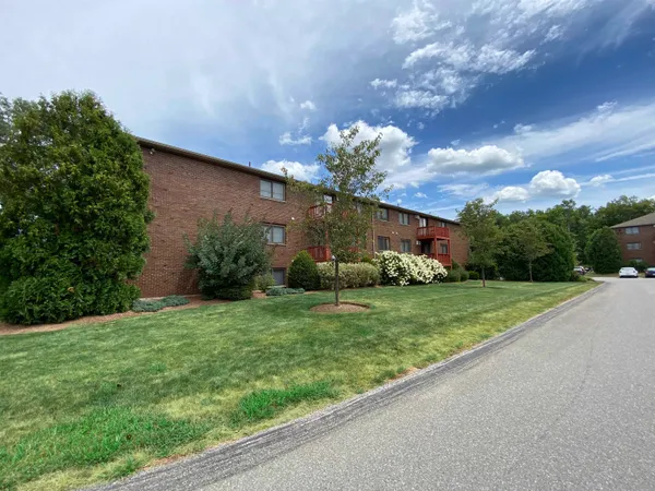 $2,205 | 29 Capron Road, Unit 18, Milford, NH 03055