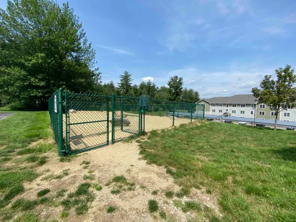 $2,205 | 29 Capron Road, Unit 18, Milford, NH 03055