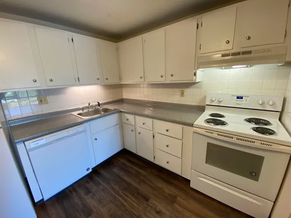 $2,205 | 29 Capron Road, Unit 18, Milford, NH 03055